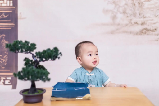 借卵生子机构宝宝眼屎多是什么原因 借卵生子机构宝宝眼屎多是什么原因